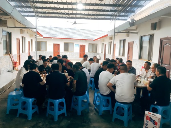 端午佳节慰问眉山工业园区乐动网页版·官方版在线登入-乐动(中国)厂项目驻地员工